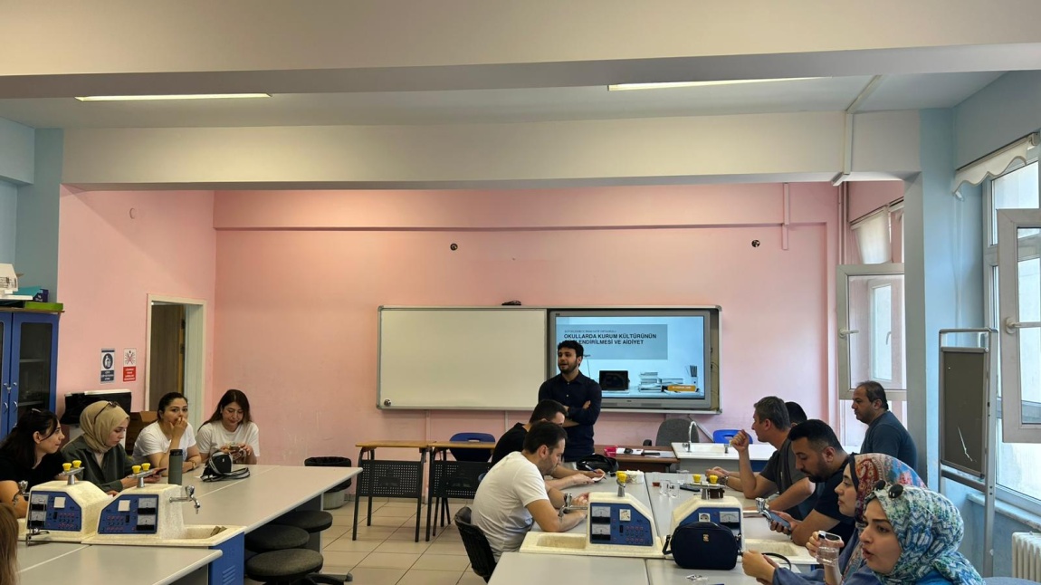 Okullarda Kurum Kültürünün Güçlendirilmesi ve Aidiyet